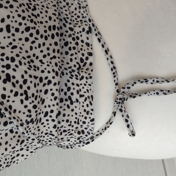 Shein short sleeved wrap around blouse - Picture 2 of 7